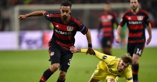Un fotbalist din Bundesliga a leşinat pe banca de rezerve în timpul unui meci amical! A fost dus de urgenţă la spital