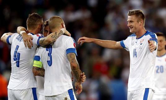 7 fotbalişti din naţionala Slovaciei s-au îmbătat şi au provocat demisia selecţionerului Jan Kozak