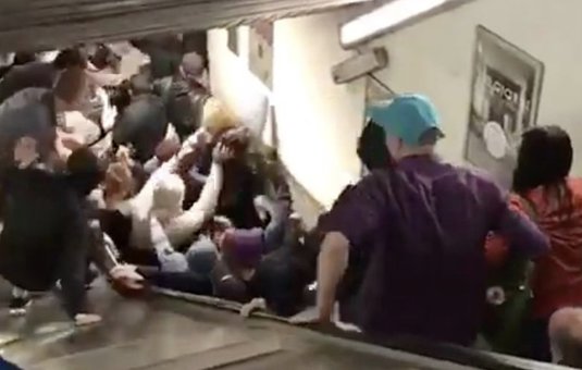 VIDEO | Accident la metroul din Roma: 20 de fani ai ŢSKA Moscova răniţi, dintre care cinci grav, după ce o scară rulantă a cedat