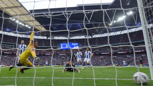 Florin Andone şi-a luat gândul de la finala Cupei Angliei. Manchester City a eliminat-o pe Brighton şi aşteaptă să-şi afle adversara