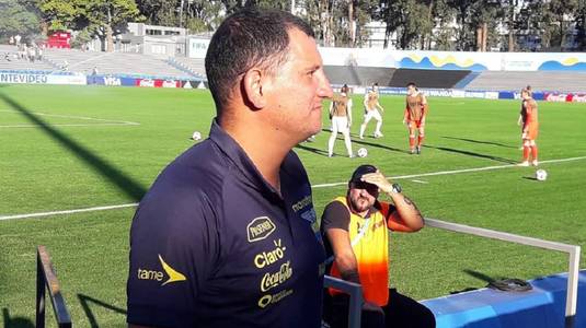 Le-a trimis mesaje provocatoare şi a fost concediat! Selecţionerul echipei de fotbal feminin a Ecuadorului şi-a pierdut postul după un scandal monstru
