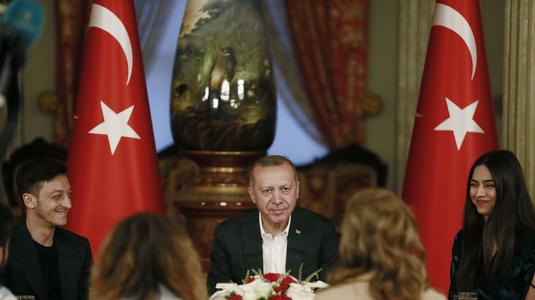 Eveniment important la Palatul Dolmabahce » Mesut Ozil la masă cu Recep Tayyip Erdogan, cu ocazia Ramadanului