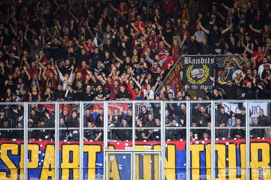 VIDEO | Florin Niţă şi restul jucătorilor de la Sparta Praga, umiliţi de fani după ultimul meci din campionat