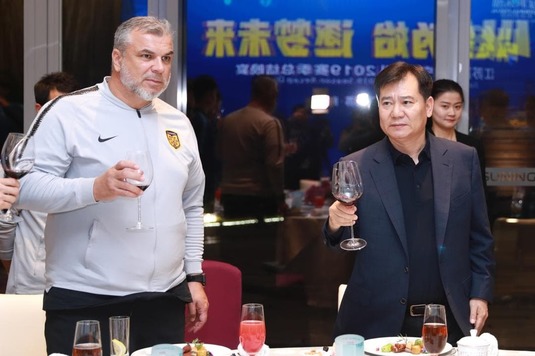 Cosmin Olăroiu, ce sezon! Doi dintre fotbaliştii săi chinezi, în echipa ideală a sezonului. Wu Xi ales cel mai popular jucător din China