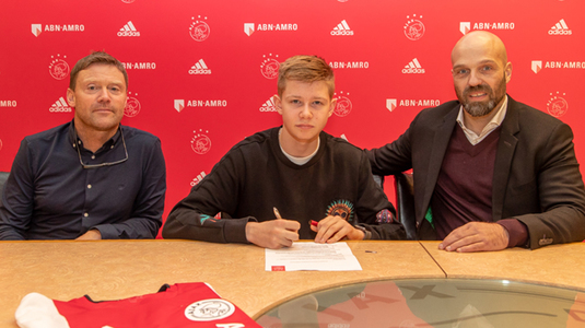 OFICIAL | Ajax l-a adus pe "noul De Jong"! Are doar 15 ani şi joacă pe aceeaşi poziţie cu Răzvan Marin 