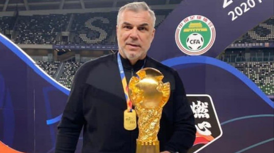 VIDEO | Imaginile bucuriei! Cosmin Olăroiu şi jucătorii lui Jiangsu Suning au sărbătorit primul titlu din istoria clubului. Cum a fost surprins antrenorul chiar după fluierul final