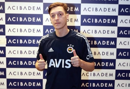 Mesut Ozil "trădător" al Germaniei. Nemţii îl acuză pe mijlocaşul lui Fenerbahce după ce acesta a cântat imnul Turciei