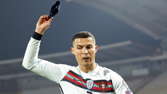 Banderola de căpitan aruncată de Ronaldo la meciul Serbia - Portugalia, vândută cu o sumă impresionantă de bani!