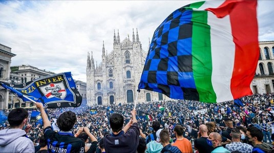 Scandal în Italia, după ce 30.000 de fani ai lui Inter au fost lăsaţi să sărbătorească titlul la Milano, fără să respecte măsurile de protecţie anti-Covid