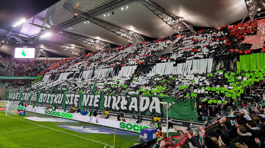 FOTO | Ultraşii polonezi, scenografie cu mesaj puternic la derby-ul Lech Poznan - Legia. Putin, vizat direct