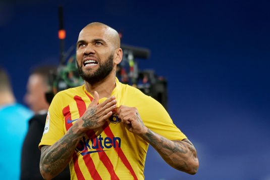 Dani Alves şi-a găsit altă echipă după ce a fost ”alungat”, din nou, de FC Barcelona! Cu cine a semnat legendarul fundaş brazilian