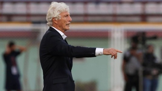 Jose Pekerman şi-a dat demisia din funcţia de selecţioner al Venezuelei. Presa scrie că antrenorul de 73 de ani nu şi-a primit salariile