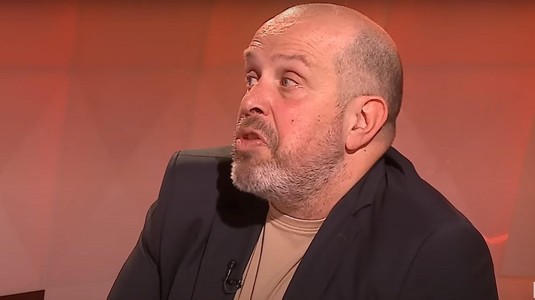 ”Aşa supărat n-am fost în viaţa mea!” Bogdan Cosmescu a rememorat meciul pe care nu l-ar mai comenta niciodată. ”Am dat un şut în scaun”