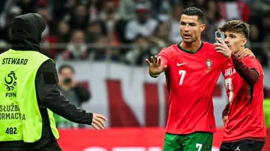 VIDEO | Cum a reacţionat Cristiano Ronaldo în momentul în care un suporter a intrat pe gazon pentru a-i cere un selfie