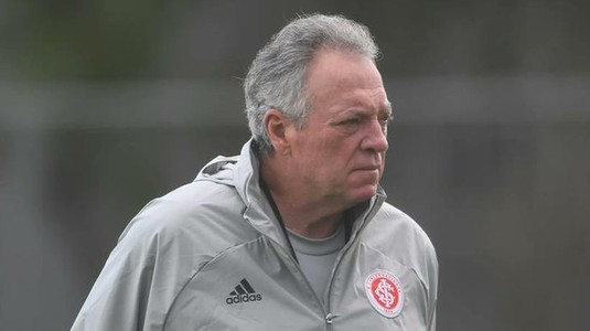 Este scandal într-un campionat important din străinătate! Antrenorul în vârstă de 73 de ani şi-a cerut scuze, după declaraţiile homofobe