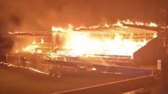 VIDEO | Imagini neverosimile într-o ţară civilizată din Europa! Un copil de 15 ani a dat foc la stadion, după ce echipa sa a retrogradat