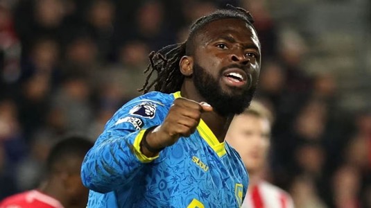 Tolu Arokodare a forţat anularea unui antrenament. S-a aşezat pe teren şi i-a cerut clubului să-l lase să plece la Fiorentina