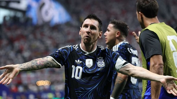 „Mulţumim, Leo, vei rămâne pentru totdeauna în inimile noastre”. Presa internaţională, reacţie emoţionantă după retragerea lui Messi din naţionala Argentinei