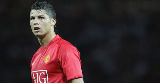 Ronaldo, desfiinţat de un fost coleg de la United: "Părul lui, maşinile, tinerii nu ar trebui să se uite la RAHATUL ĂLA!"