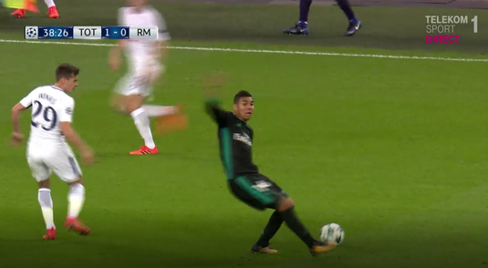 VIDEO | Cea mai penibilă simulare a săptămânii! Casemiro, lovit de un glonţ fantomă în meciul cu Tottenham :)