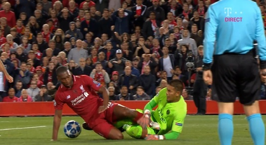 VIDEO | Moment foarte controversat la Liverpool - PSG după o intrare extrem de dură a lui Sturridge. Ce decizie a luat arbitrul