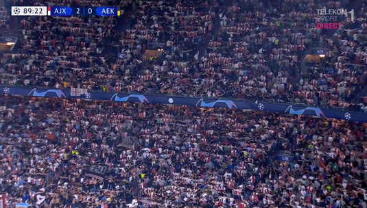 VIDEO | Instrucţie pe teren, show în tribune! Fanii lui Ajax au făcut spectacol la meciul cu AEK Atena