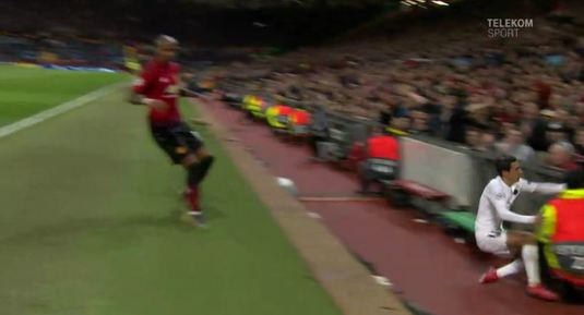 VIDEO | A dat cu el de gard! Angel di Maria, aproape de o accidentare groaznică în partida cu Manchester United