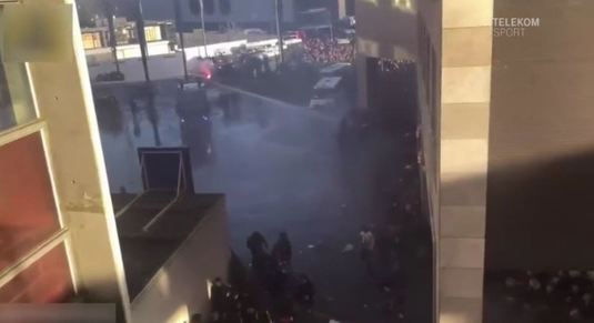 VIDEO | Incidente în Olanda înainte de partida dintre Ajax şi Juventus Torino. Poliţia a intervenit în forţă!