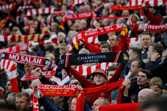 Poliţia spaniolă a reţinut 17 persoane care le-ar fi vândut cocaină falsă fanilor echipelor Liverpool şi Tottenham
