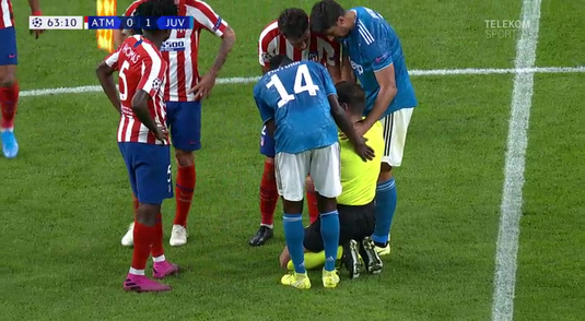 VIDEO | Grea e viaţa de arbitru! Ce a păţit centralul olandez Makkelie pe Wanda Metropolitano la meciul dintre Atletico şi Juventus