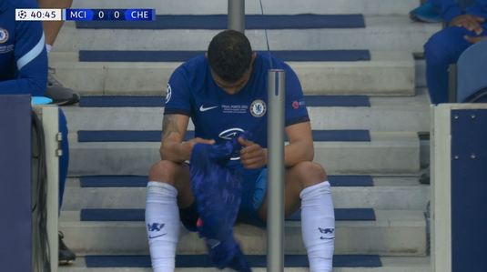 VIDEO Thiago Silva s-a accidentat şi a fost schimbat în prima repriză. Reacţia brazilianului după schimbarea din minutul 38