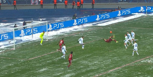 VIDEO | Super execuţie reuşită de Robert Lewandowski! Polonezul a deschis scorul cu o foarfecă împotriva lui Dinamo Kiev