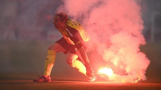 VIDEO | Avertisment pentru Farul! Scandal uriaş la meciul care poate decide următorul adversar al campioanei României din Champions League. Meciul a fost întrerupt din cauza suporterilor