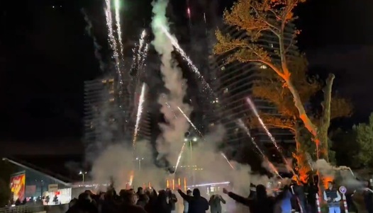 VIDEO | Surpriză! Fanii lui Galatasaray, foc de artificii "cadou" pentru jucătorii lui Liverpool în miez de noapte