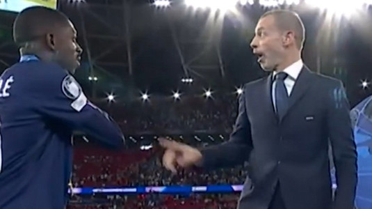 VIDEO | Gafa lui Ceferin! Dembele i-a atras atenţia preşedintelui UEFA ca a uitat să-i dea medalia unui fotbalist de la PSG