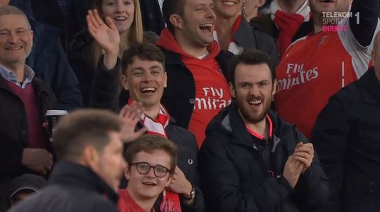 VIDEO | Reacţia genială a fanilor lui Arsenal după ce Simeone a fost trimis în tribune! ”Goodbye, Cholo!” :)