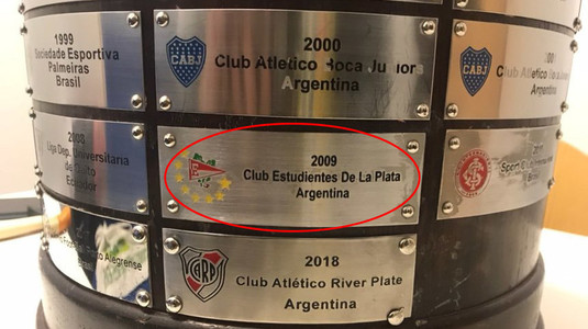 FOTO | Eroare pe soclul trofeului Copei Libertadores, descoperită după nouă ani! Ce scrie pe cupă