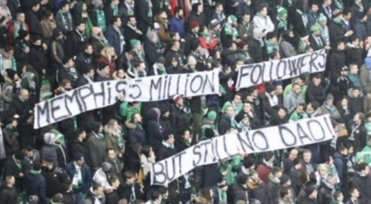 FOTO | Memphis Depay i-a "distrus" pe fanii lui Saint-Ettiene, după bannerul tulburător afişat de la meciul cu Lyon: "Ştiu de ce o fac!"