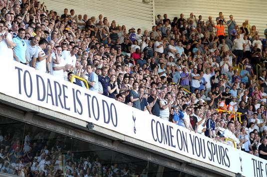 VIDEO | Din tată în fiu - un suporter al englezilor de la Tottenham Hotspur i-a făcut odraslei un cadou de poveste 