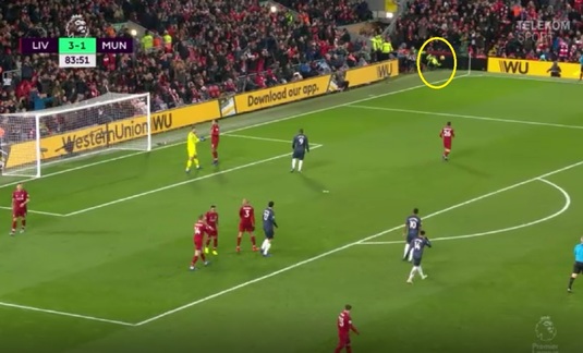 VIDEO | Ca în filmele de comedie. Un şut total ratat al lui Fellaini a dărâmat de pe scaun un steward care a încercat o preluare spectaculoasă :)