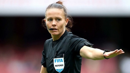 Rebecca Welch a devenit prima femeie care arbitrează un meci din Premier League
