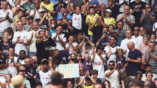 După patru decenii, interdicţia privind alcoolul pe stadioane poate fi ridicată în Premier League