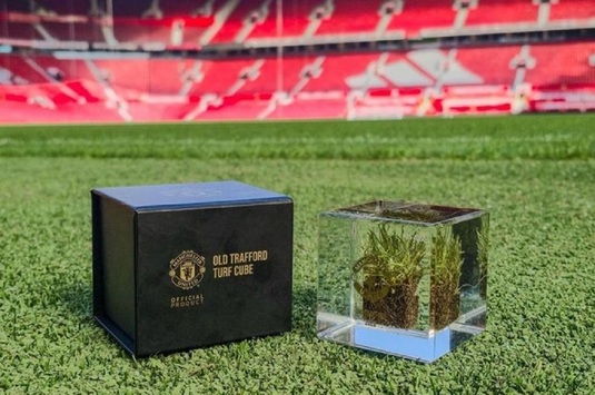 Afacere neşteptată în Premier League. Manchester United scoate la vânzare bucăţi din legendarul gazon de pe Old Trafford