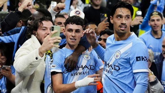 Phil Foden a făcut un selfie cu un fan din tribune după ce a marcat primul gol al meciului cu Borussia Dortmund