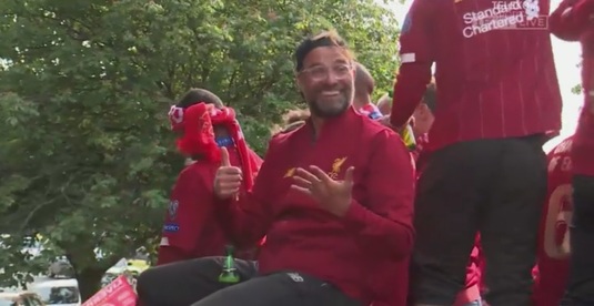 VIDEO Parada campionilor! Liverpool a adus trofeul UEFA Champions League acasă. Nebunie pe străzile oraşului