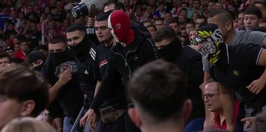 VIDEO | Derby-ul Madridului a fost întrerupt! Fanii lui Atletico au recurs la gesturi violente şi au aruncat cu obiecte în teren