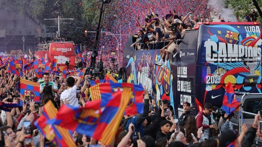 VIDEO | Haos total în Barcelona. Jucătorii lui Xavi au sărbătorit titlul din La Liga. Fanii i-au strigat numele lui Messi
