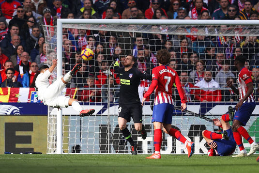 VIDEO | Real se impune într-un derby cu de toate. Patru goluri, unul şi unul, decizii controversate şi nervi întinşi la maximum