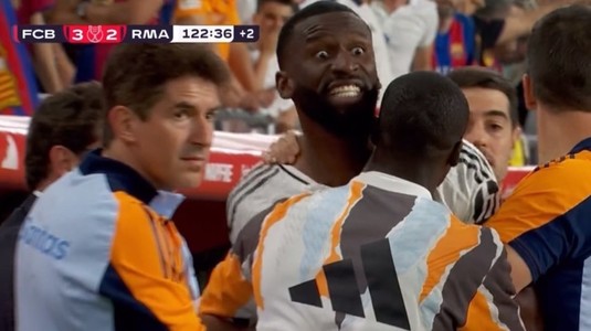 VIDEO | Imagini incredibile! Antonio Rudiger a înnebunit la marginea terenului şi a aruncat cu o sticlă înspre arbitru. Reacţie halucinană