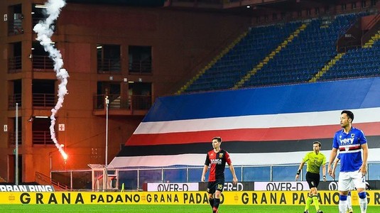 O fumigenă a fost paraşutată pe terenul Stadionului Luigi Ferraris, în timpul derby-ului dintre Sampdoria şi Genoa